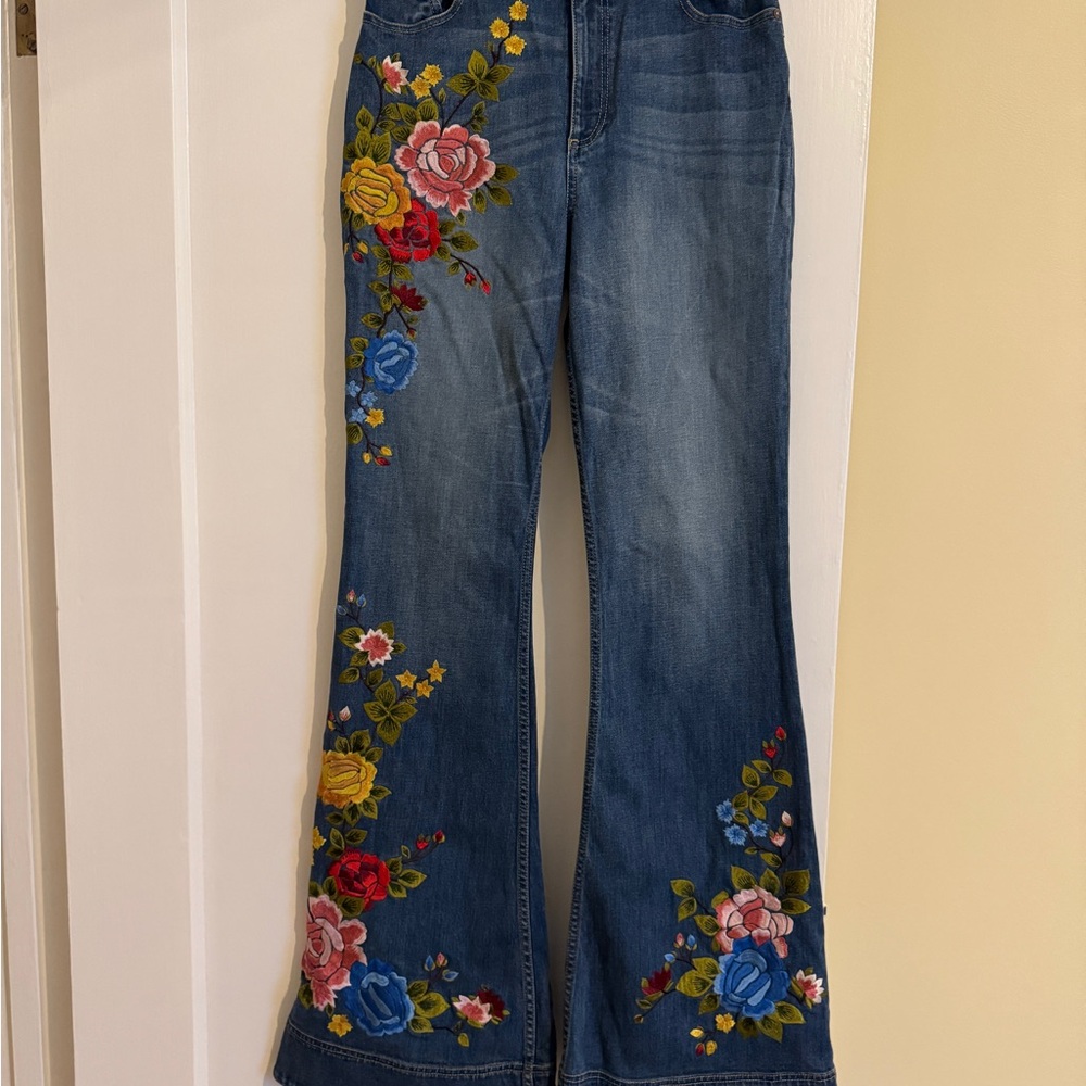 SUPER RARE & HARD TO FIND Alice + Olivia Riley Floral Embroidered Jeans